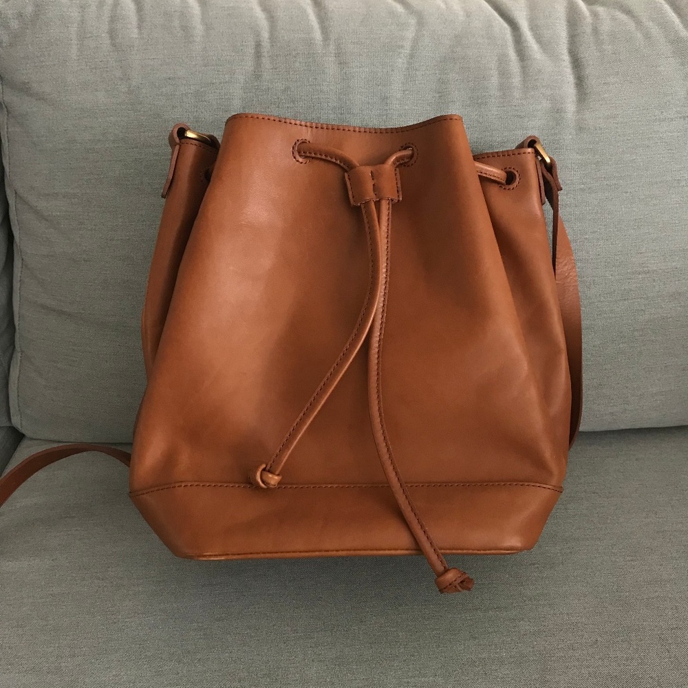Madewell Medium Bucket Bag B8277
